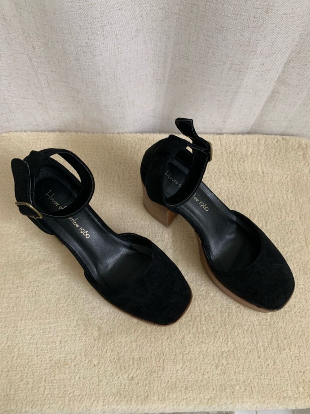 House of Harlow 1960 Black Faux Suede Platform AnkleStrap Block Chunky Wood Heel - Picture 2 of 11